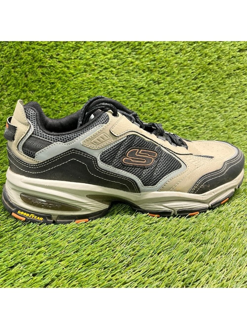 Skechers Vigor 3.0 Mens Size 11.5E Taupe Black Running Walking Shoes Sneakers